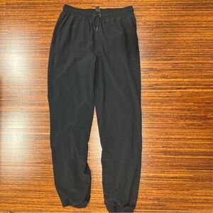 Athleta GIRL Cozy High Jump LINED
Black Jogger XL/14 Pockets
Drawstring